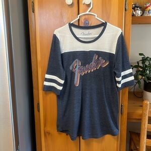 Fender by Lucky Brand short sleeve tshirt-size L
Threads are undone on sleeve
